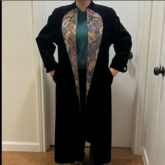 Coats By Cattiva Vintage Velvet Coat - Picture 12 of 12